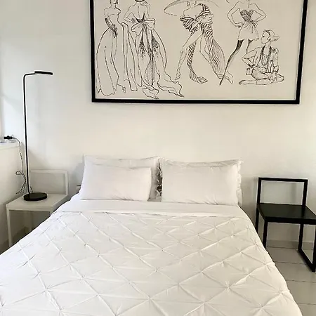 Elegant Et Parking Dans Batiment Historique Saint Tropez